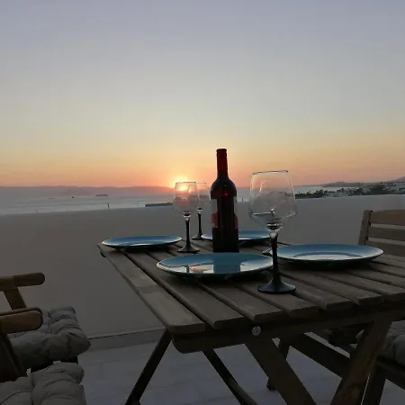 Plaka's House Seaside View בית נופש